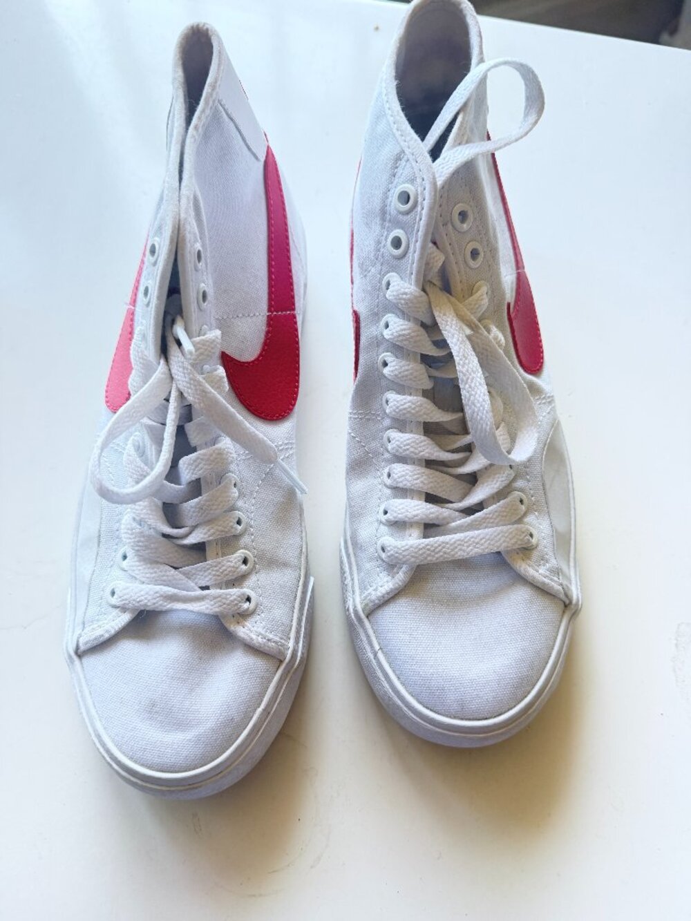 Nike SB Blazer Court Mid sneakers, white canvas with a striking red Swoosh, 7.5